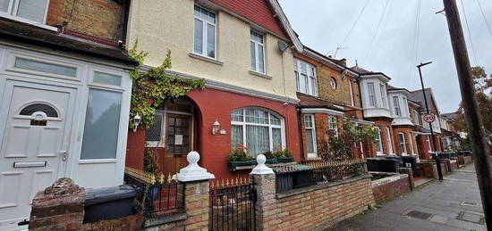 Room to rent in Russell Avenue, Wood Green N22