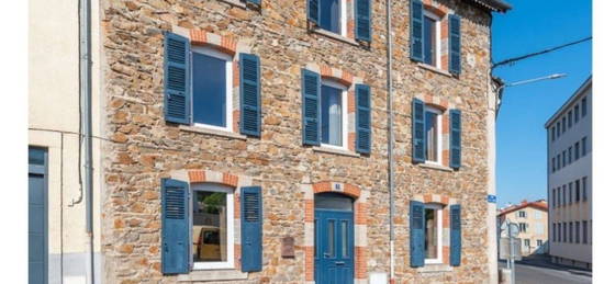 VENTE : Grande maison de 260 m² à AMBERT, Idéale pour un acha