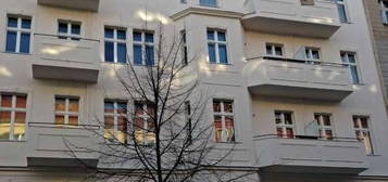 geräumige und helle Zweizimmerwohnung, EBK, Wannenbad, Nahe Neukölln-Arcaden