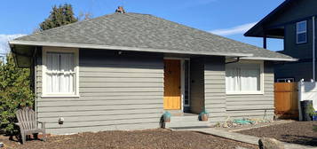 309 W 11th St #A, The Dalles, OR 97058