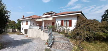 Villa in vendita in via Arimondi, 21