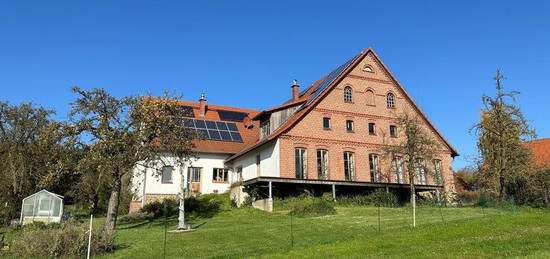 Ein energetischer Neubau von 1876 auf einem 20.000 m² großen Südgrundstück mit Fernsicht...