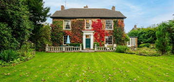 6 bedroom detached house for sale