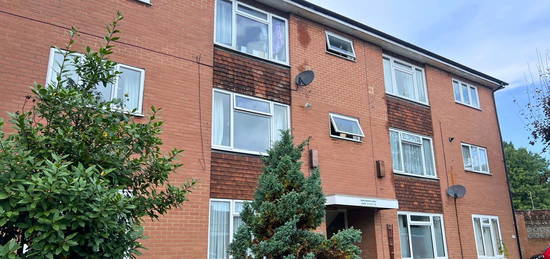 Flat for sale in Burlington Court, Aldershot GU11