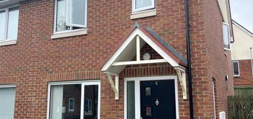 2 bedroom semi-detached house to rent