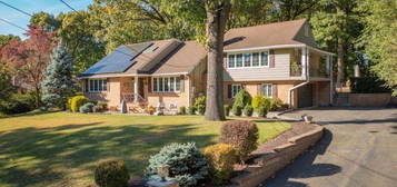 63 Grandview Dr, North Haledon, NJ 07508