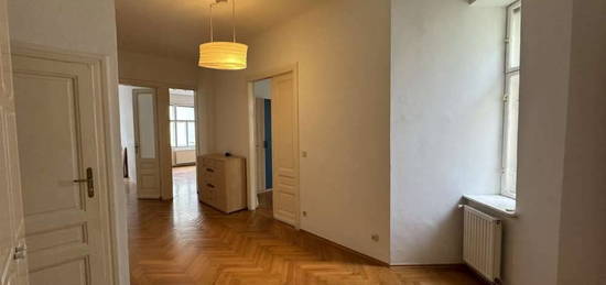 Zentral aufgeteilte Altbauwohnung in bester Lage des 9. Bezirks