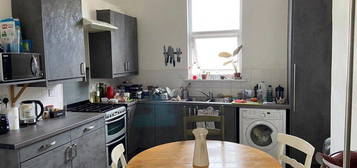 4 bed maisonette to rent