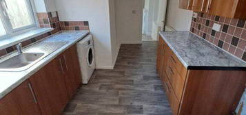 2 bed semi-detached house to rent