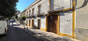 Casa en calle Mariano José de Larra, Centro, Mérida