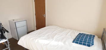 Room to rent in Mount Road, Hayes UB3