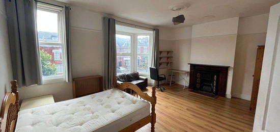 Room to rent in Poplar Avenue, Birmingham B17