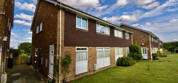 Maisonette to rent in Ilex Close, Hardingstone, Northampton NN4