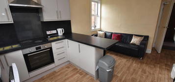 4 bed shared accommodation to rent