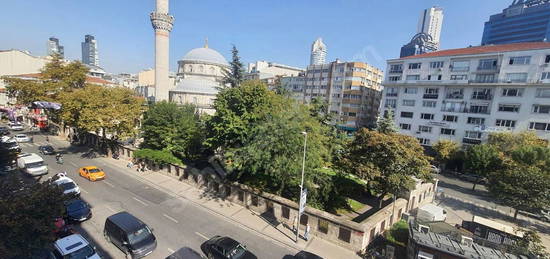 ŞİŞLİ ANA CADDE ÜZERİNDE ESYALİ DAIRE kısa dönemde verilr