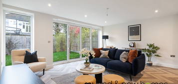 Semi-detached house for sale in Scarlet Oaks, Oakwood N14