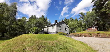 Schönes renoviertes Schweden-Haus in der Natur mit Seenähe