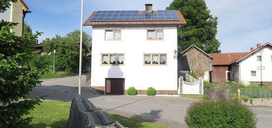 Ruhmannsfelden: Mehrgenerationenhaus m. Photovoltaikanlage u. 3 sep. Eingängen