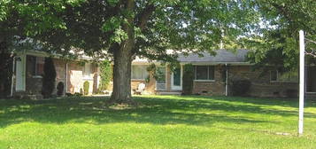 200 N McKenzie St Unit 01, Muncie, IN 47304