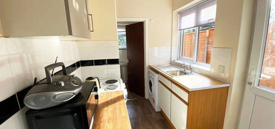 Flat to rent in Portswood Road, Southampton SO17