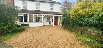 4 bed property to rent