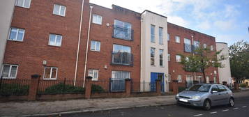 3 bed flat to rent