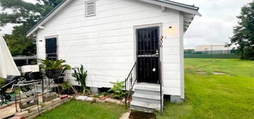 906 Oconnor St Apt A, Gretna, LA 70053