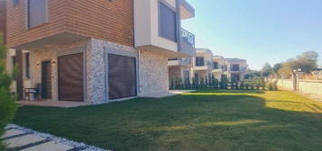 Gzelaml"da ok Geni Baheli Ortak Havuzlu Full Eyal Sfr 3+1 Villa