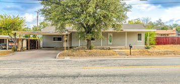 1101 S Crockett St, Sonora, TX 76950