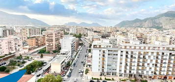 Piazza strauss - panoramico e luminoso