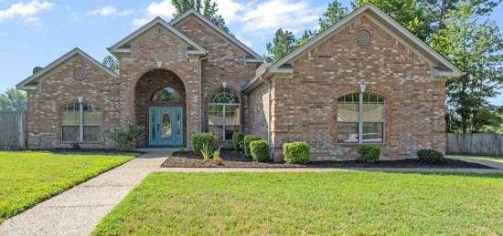 2276 Pleasant Forest Dr, Benton, AR 72015