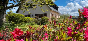 Maison spacieuse (160m2) traditionnelle lumineuse (5chambres) en plein cœur du village nichée dans un écrin fleuri où passent des chevaux près d’Octeville sur Mer Le Havre Montivilliers Sainte Adresse