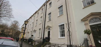 Flat to rent in Top Floor Maisonette, Bellevue, Bristol BS8