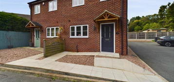 3 bedroom semi-detached house to rent