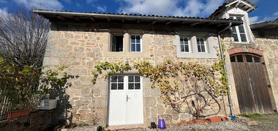 Jolie maison en pierre dans un magnifique domaine à AMBAZAC