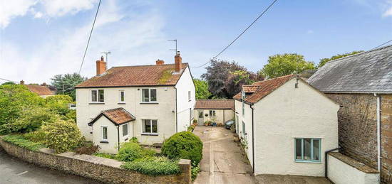 5 bedroom detached house