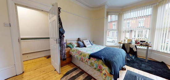 5 bedroom terraced house