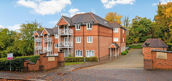 Flat for sale in West Hill, Sanderstead, South Croydon CR2