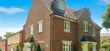 5 bedroom detached house to rent