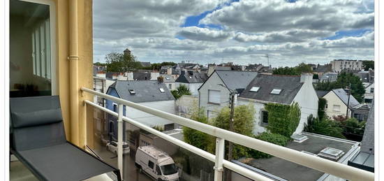 Centre ville LORIENT quartier MERVILLE, appartement, T4, balcon 3eme étage, 88m2