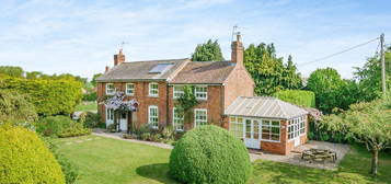 4 bed detached house for sale