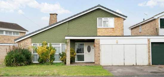 3 bedroom link detached house for sale