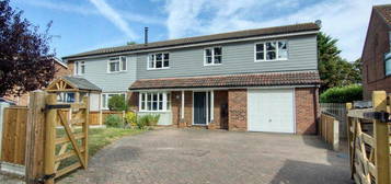 5 bedroom semi-detached house for sale