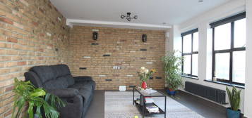 Flat to rent in Copperfield Road, Mile End, London E3