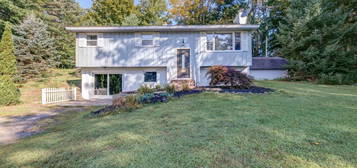 114 Crannell Dr, Broadalbin, NY 12025