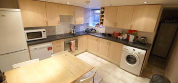 5 bedroom terraced house