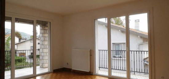 Appartement  à louer, 4 pièces, 3 chambres, 99 m²