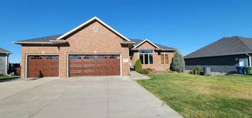 2007 W 50th St, Kearney, NE 68845