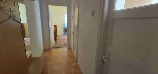 Particular inchiriez apartament  2 camere  Centrul civic