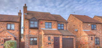 3 bedroom link detached house for sale